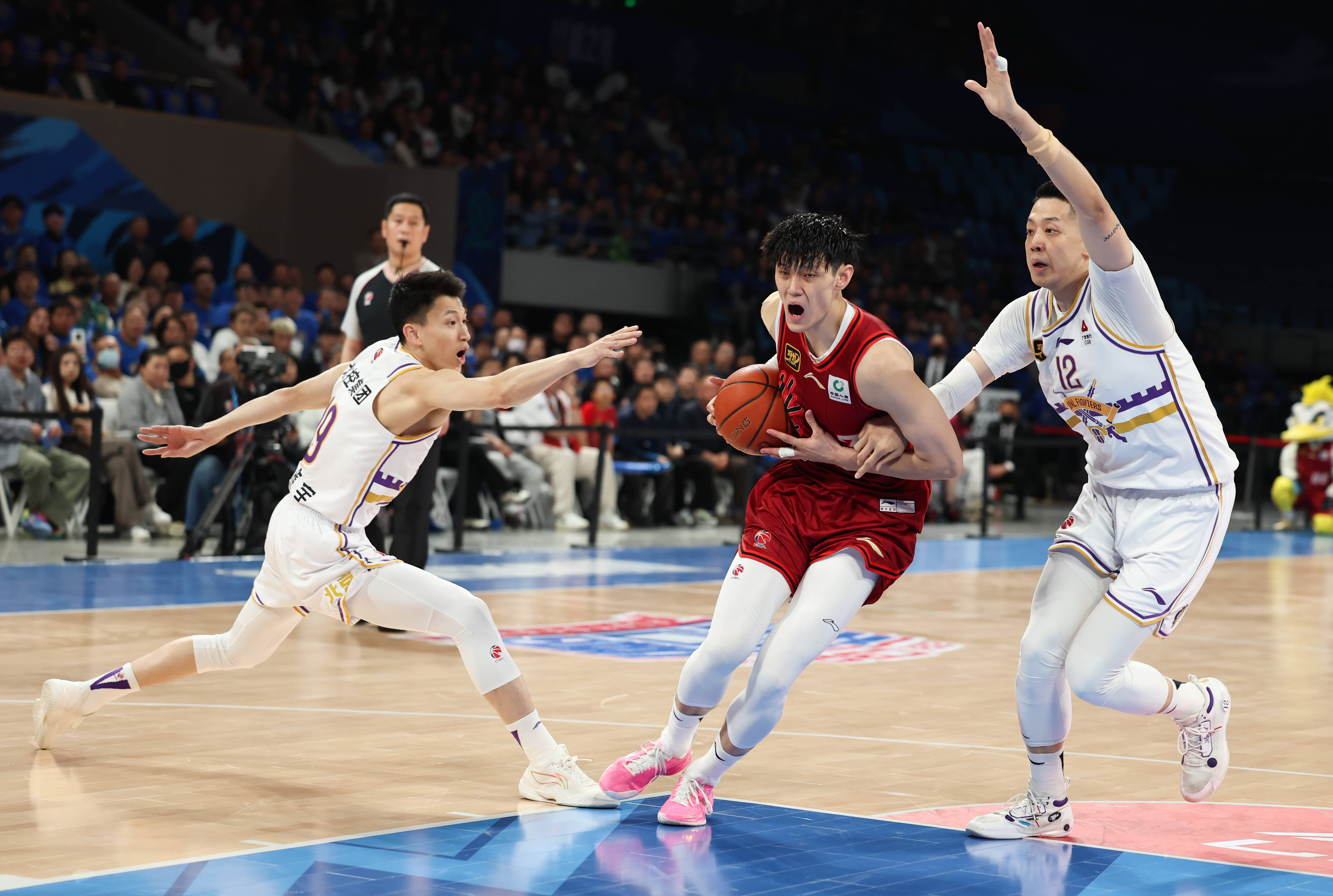 周琦31分曾凡博28+10首钢大胜福建广东胜广州(周琦转会北京首钢)